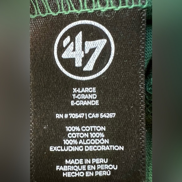 NWT Milwaukee Bucks t-shirt. 100% cotton. Machine wash-dry. Black, green, white - Picture 9 of 10